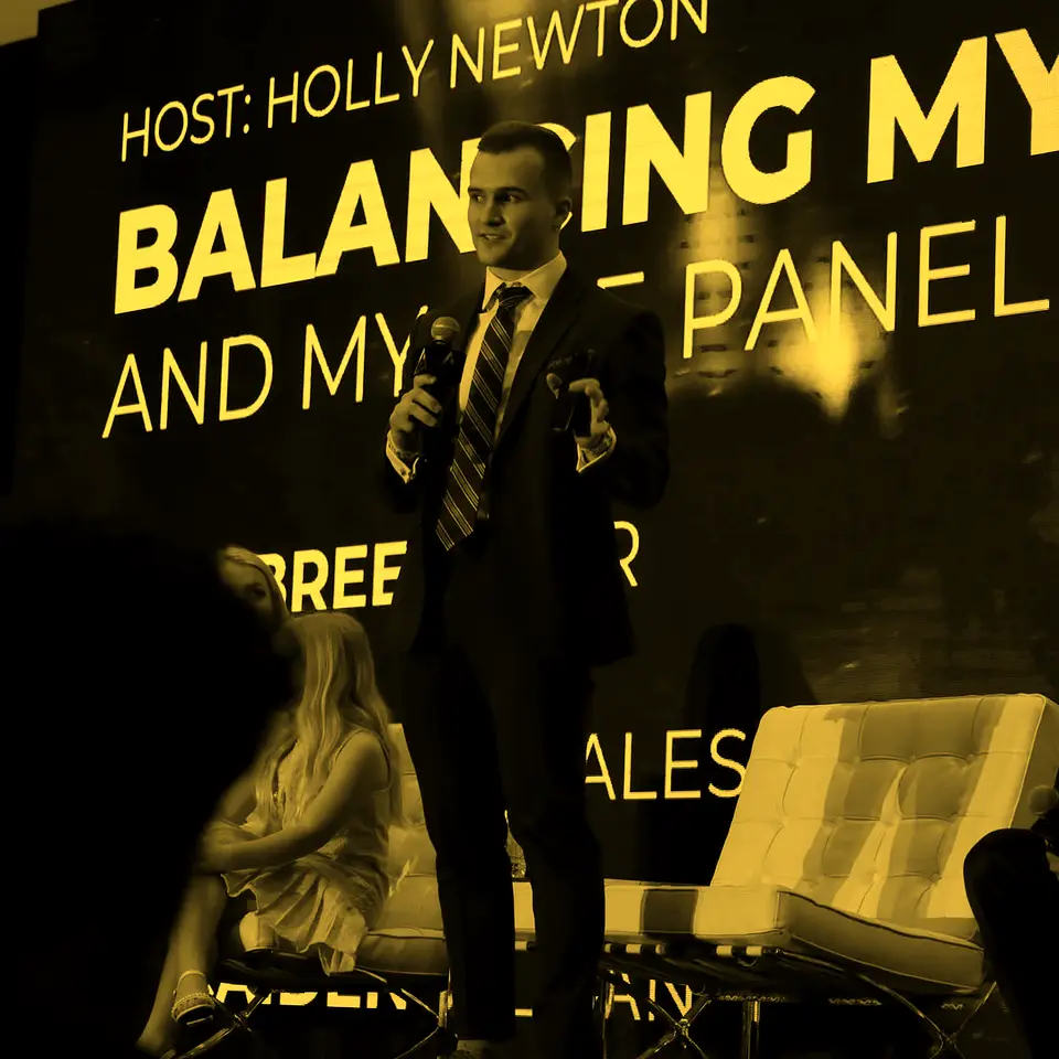 Caiden Sloan speaking on a panel at the Pinnacle summit in Miami